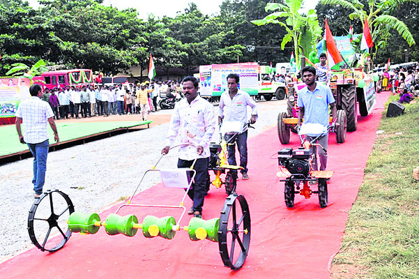 వీరుల త్యాగాలు చిరస్మరణీయం13