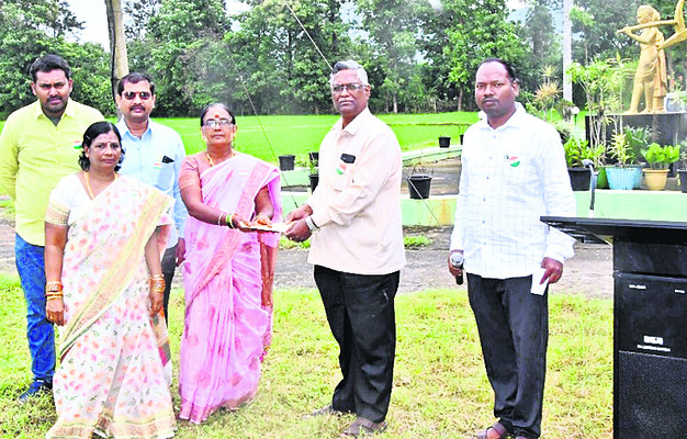 వీరుల త్యాగాలు చిరస్మరణీయం7
