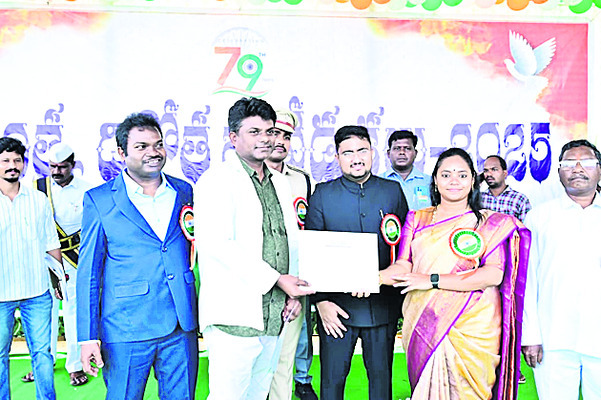 వీరుల త్యాగాలు చిరస్మరణీయం8