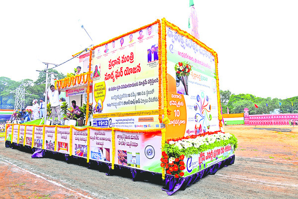 ఆకట్టుకున్న శకటాల ప్రదర్శన1