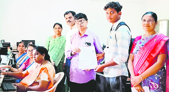 డీసెట్‌ సర్టిఫికెట్ల పరిశీలన 1
