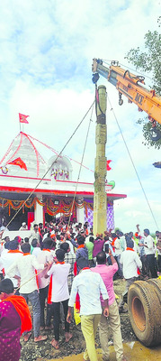 భక్తిశ్రద్ధలతో ధ్వజస్తంభ ప్రతిష్ఠాపన 1