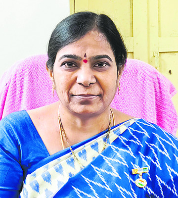 రూ.కోటితో మేకల షెడ్డు 
2