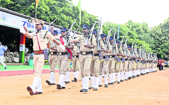 ఆర్‌డబ్ల్యూఎస్‌ శకటానికి ప్రథమ బహుమతి 
2
