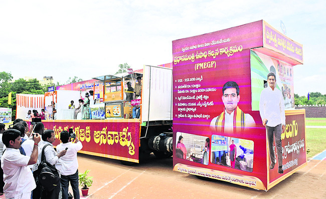 ఆర్‌డబ్ల్యూఎస్‌ శకటానికి ప్రథమ బహుమతి 
5