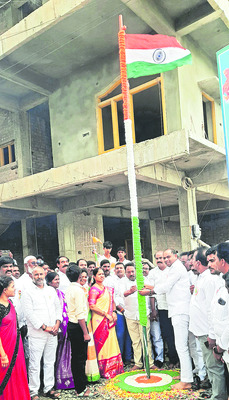 భువనాన త్రివర్ణ శోభితం7