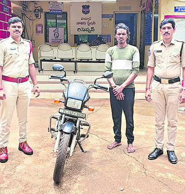బైక్‌ దొంగ అరెస్టు  
1
