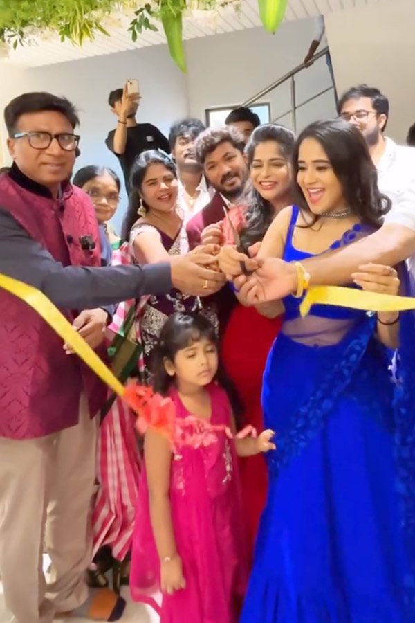 Deepthi Sunaina Opened A New Business In Chennai Photos2