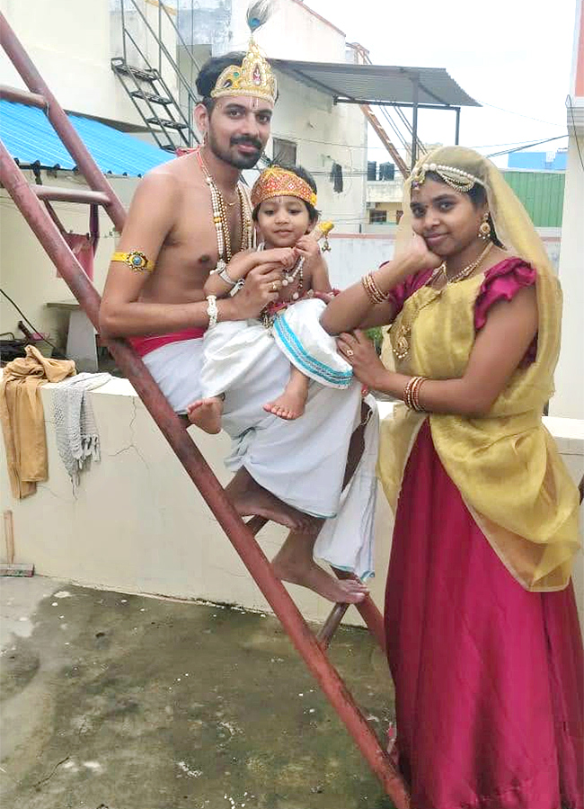 Janmashtami 2025: Beautiful Pics of Kids in Radha and Krishna Getup12