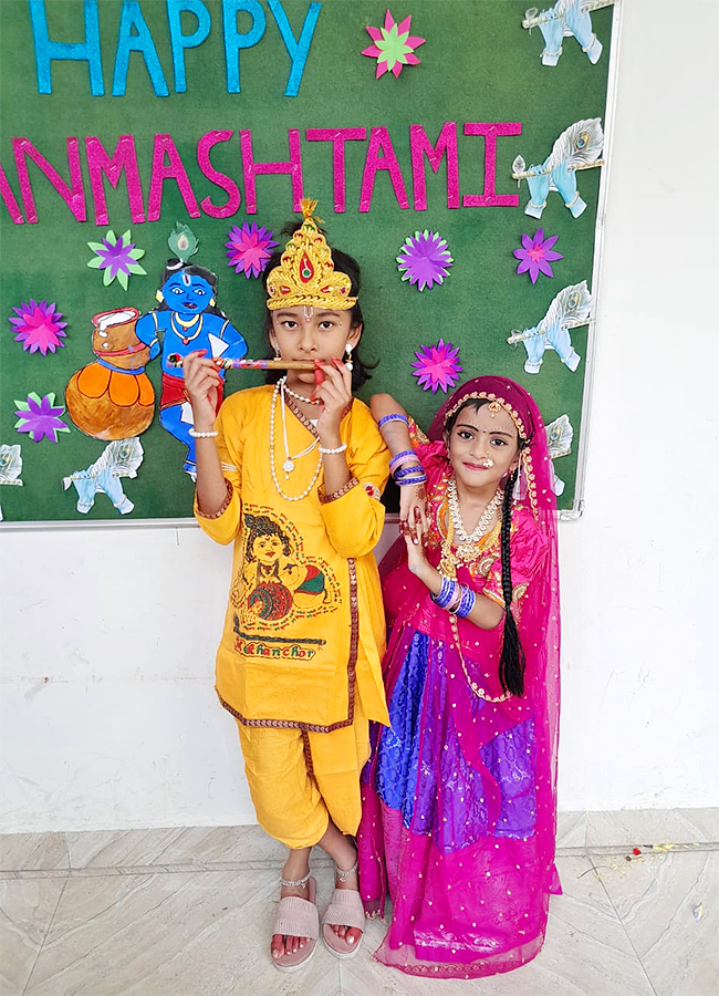Janmashtami 2025: Beautiful Pics of Kids in Radha and Krishna Getup6