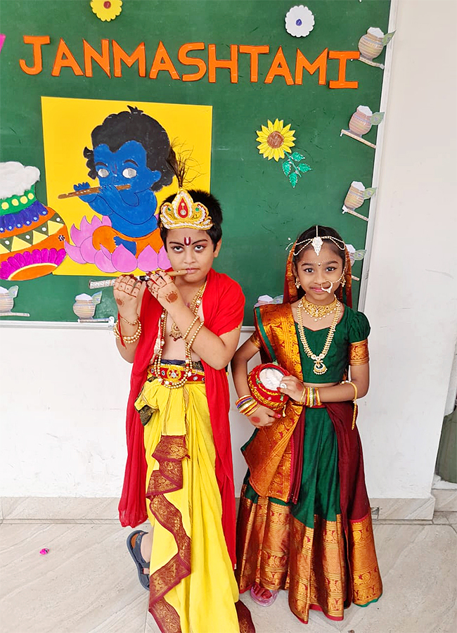 Janmashtami 2025: Beautiful Pics of Kids in Radha and Krishna Getup7