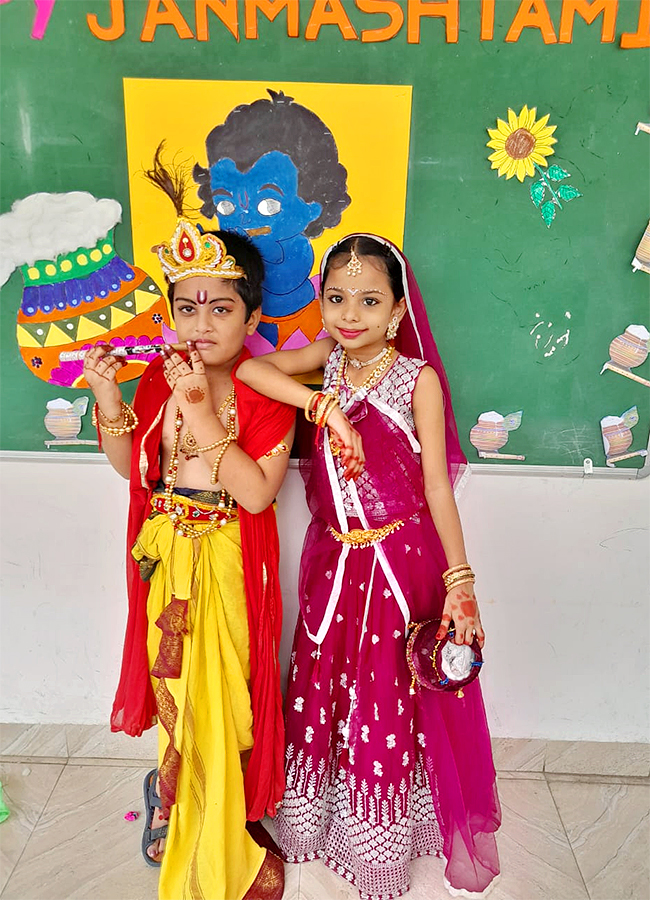 Janmashtami 2025: Beautiful Pics of Kids in Radha and Krishna Getup10