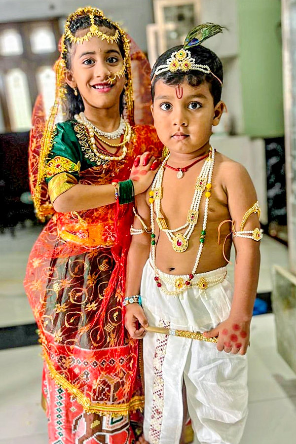 Janmashtami 2025: Beautiful Pics of Kids in Radha and Krishna Getup25