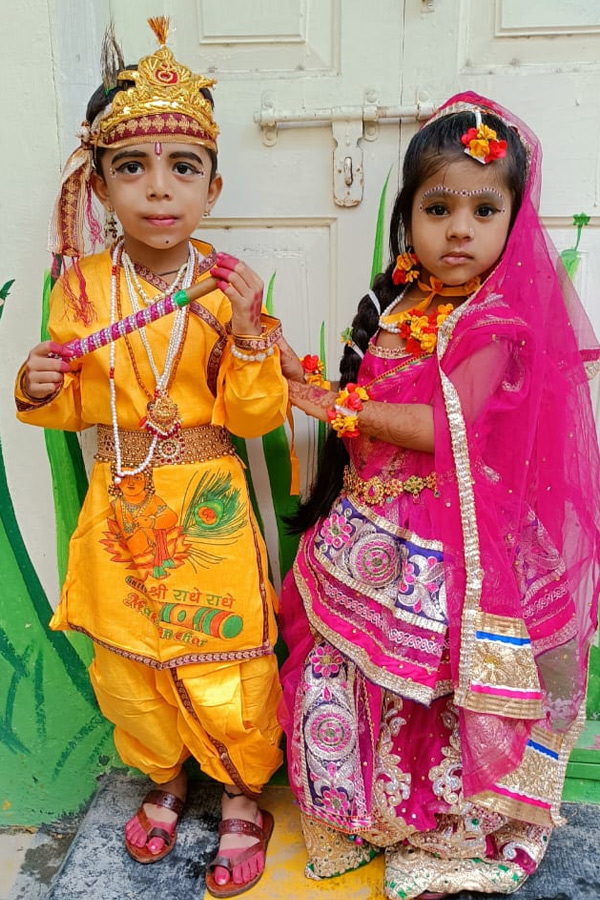 Janmashtami 2025: Beautiful Pics of Kids in Radha and Krishna Getup21