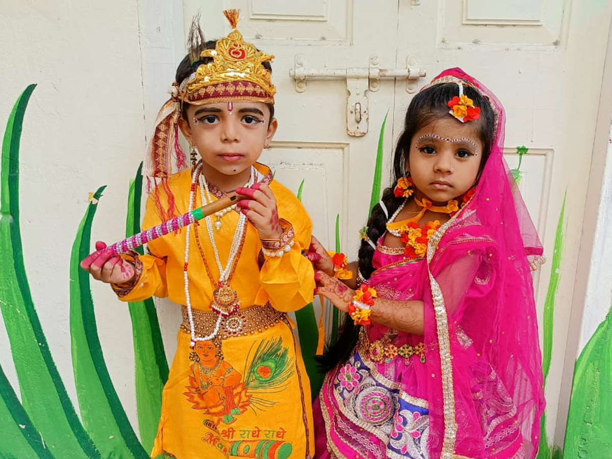 Janmashtami 2025: Beautiful Pics of Kids in Radha and Krishna Getup16
