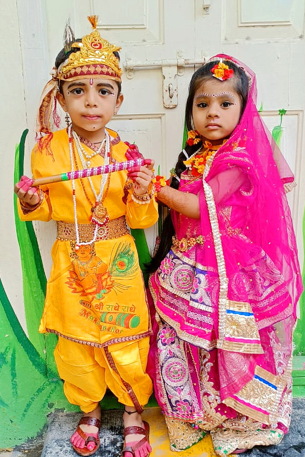 Janmashtami 2025: Beautiful Pics of Kids in Radha and Krishna Getup19