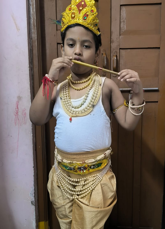 Janmashtami 2025: Beautiful Pics of Kids in Radha and Krishna Getup13