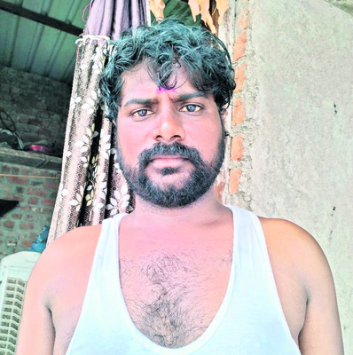 ఊడ్చడానికి ఎవరూ రారు
2