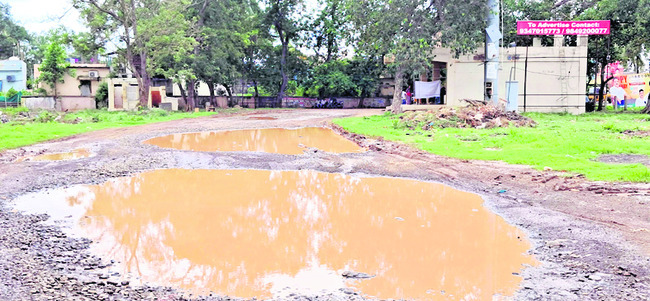 ఉండి.. బస్టాండ్‌లో సమస్యలు దండి 1