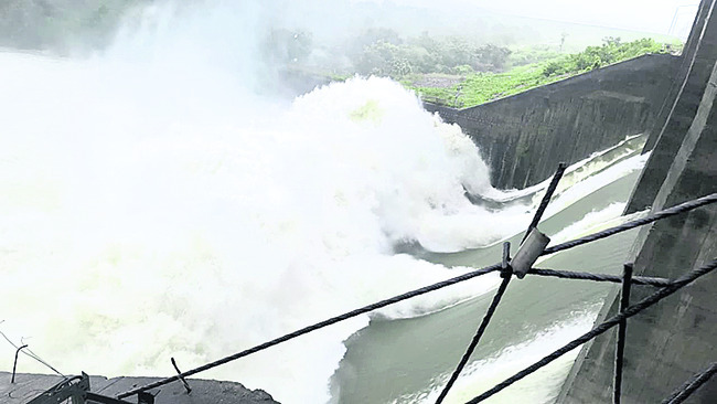 క్రీడాస్ఫూర్తి ప్రదర్శించాలి3