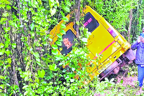 అగర వెంకన్నకు  విశేష పూజలు 1
