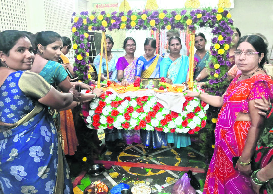 ముకుందా.. ముకుందా 1