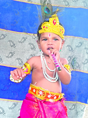 కృష్ణం వందే జగద్గురుమ్ 12