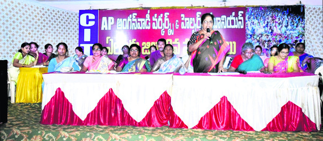 ● శ్రీవారి కొండ.. భక్తజనమే నిండా 3