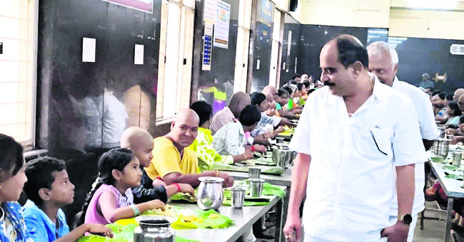 ● శ్రీవారి కొండ.. భక్తజనమే నిండా 2