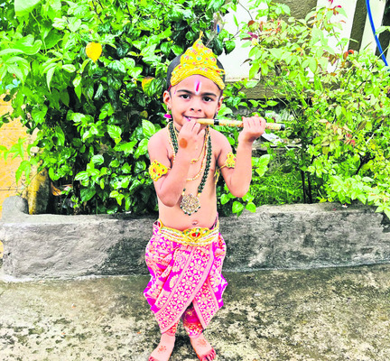 కృష్ణం వందే జగద్గురుమ్ 10