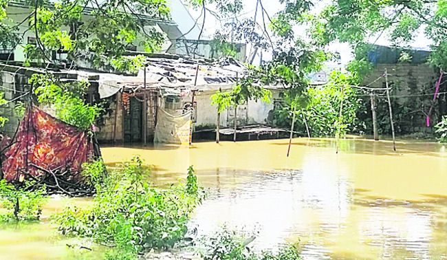 కాలనీలు జలమయం2