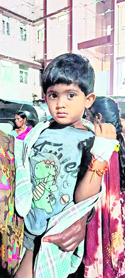 ఇందిరమ్మ ఇంటి పిల్లర్ గుంతలో పడి చిన్నారి మృతి1