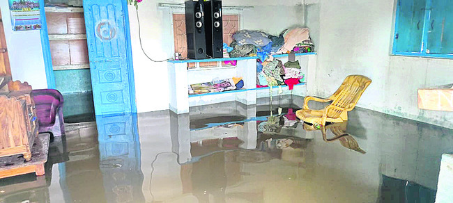 కాలనీలు జలమయం10