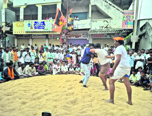 కనులపండువగా ఆంజనేయస్వామి ఉత్సవాలు
1