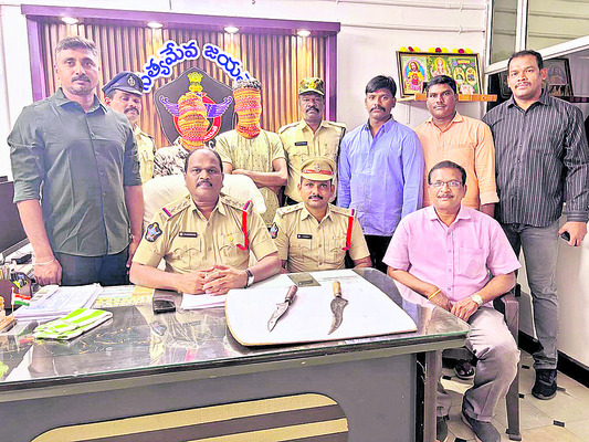 విద్యార్థులకు అభినందన1