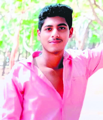 రైల్లోంచి జారిపడి ముగ్గురి దుర్మరణం 2