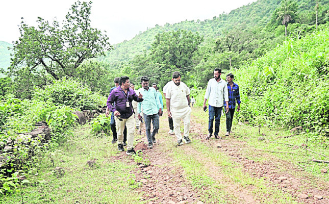 సిండ్రుబ గ్రామానికి ఎమ్మెల్యే రూపేష్ 1