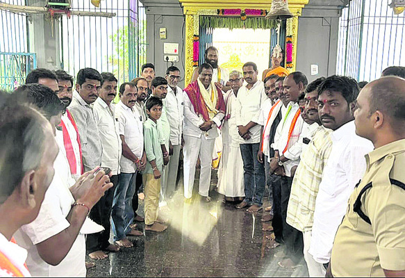ఆలయ అభివృద్ధికి  నిధులు కేటాయిస్తా1