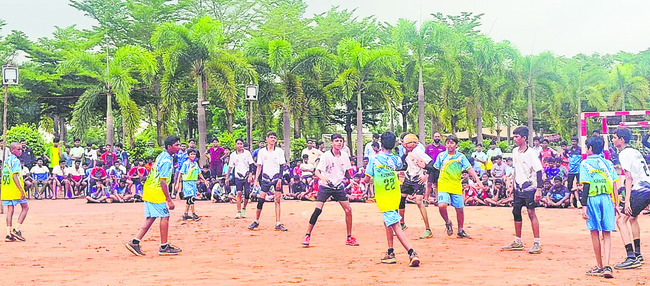 ఉత్సాహంగాహ్యాండ్ బాల్ పోటీలు 1