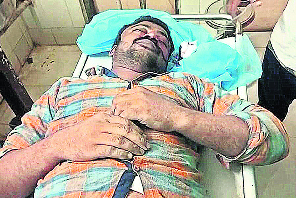 భవనం పైనుంచి జారి పడి వ్యక్తి మృతి 1