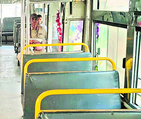 ఇచ్చింది తీసుకో.. పెట్టిందే తిను !
3
