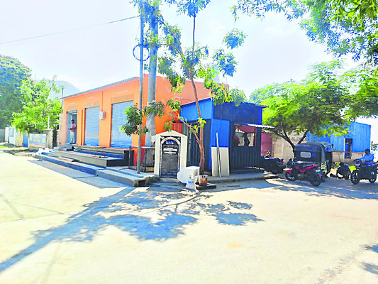 నదీ తీరం.. అక్రమార్కుల పరం!1