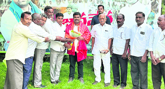 ఆవు, దూడకు బారసాల
4