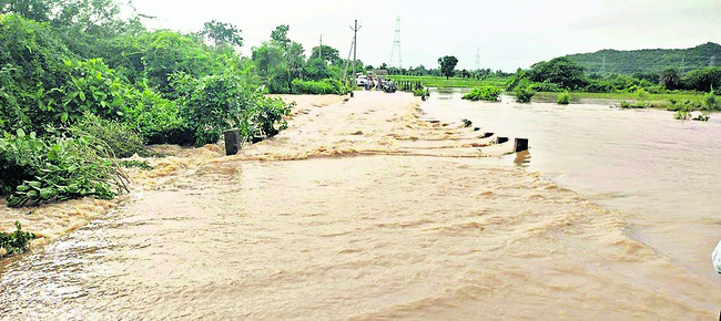 ఉప్పొంగిన వాగులు..2