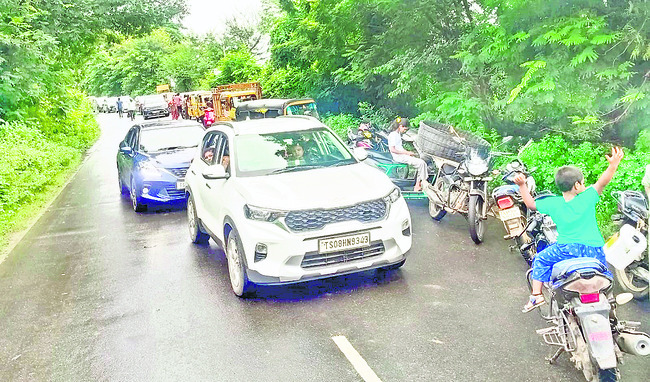 ఉప్పొంగిన వాగులు..1