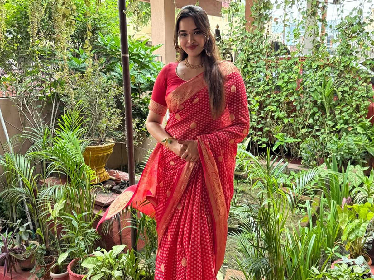 Actress Pujita Ponnada performed Varalakshmi vratham Pooja Photos16