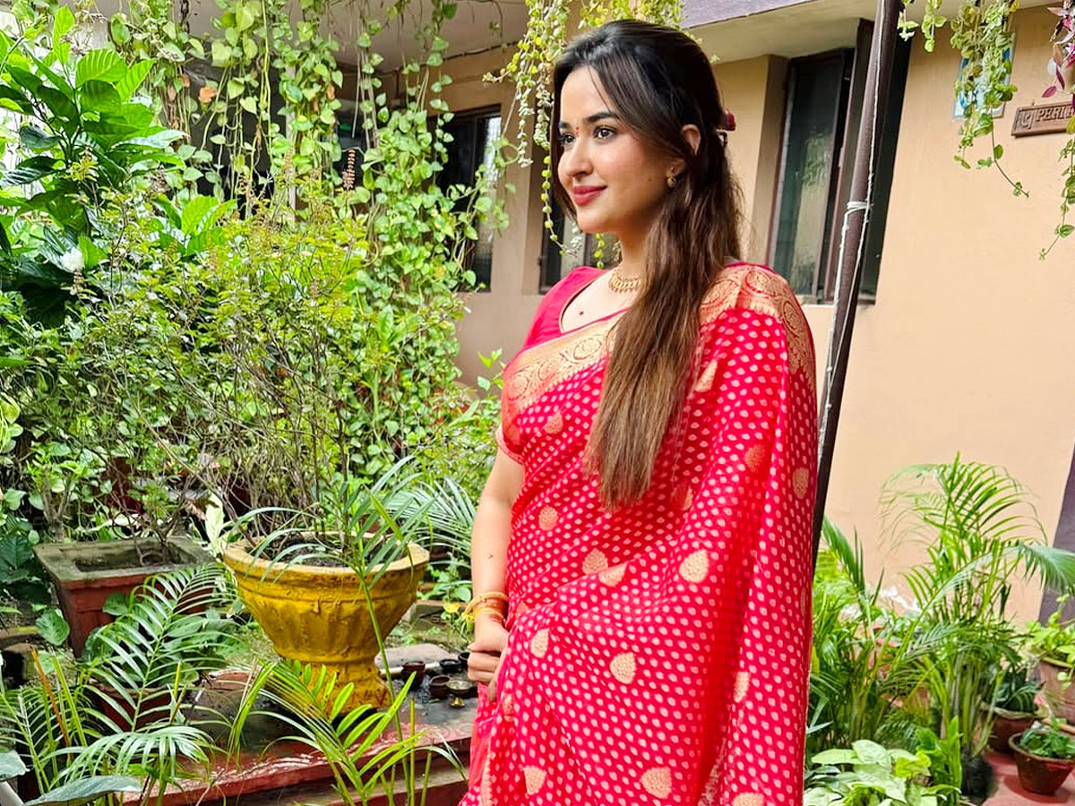 Actress Pujita Ponnada performed Varalakshmi vratham Pooja Photos5