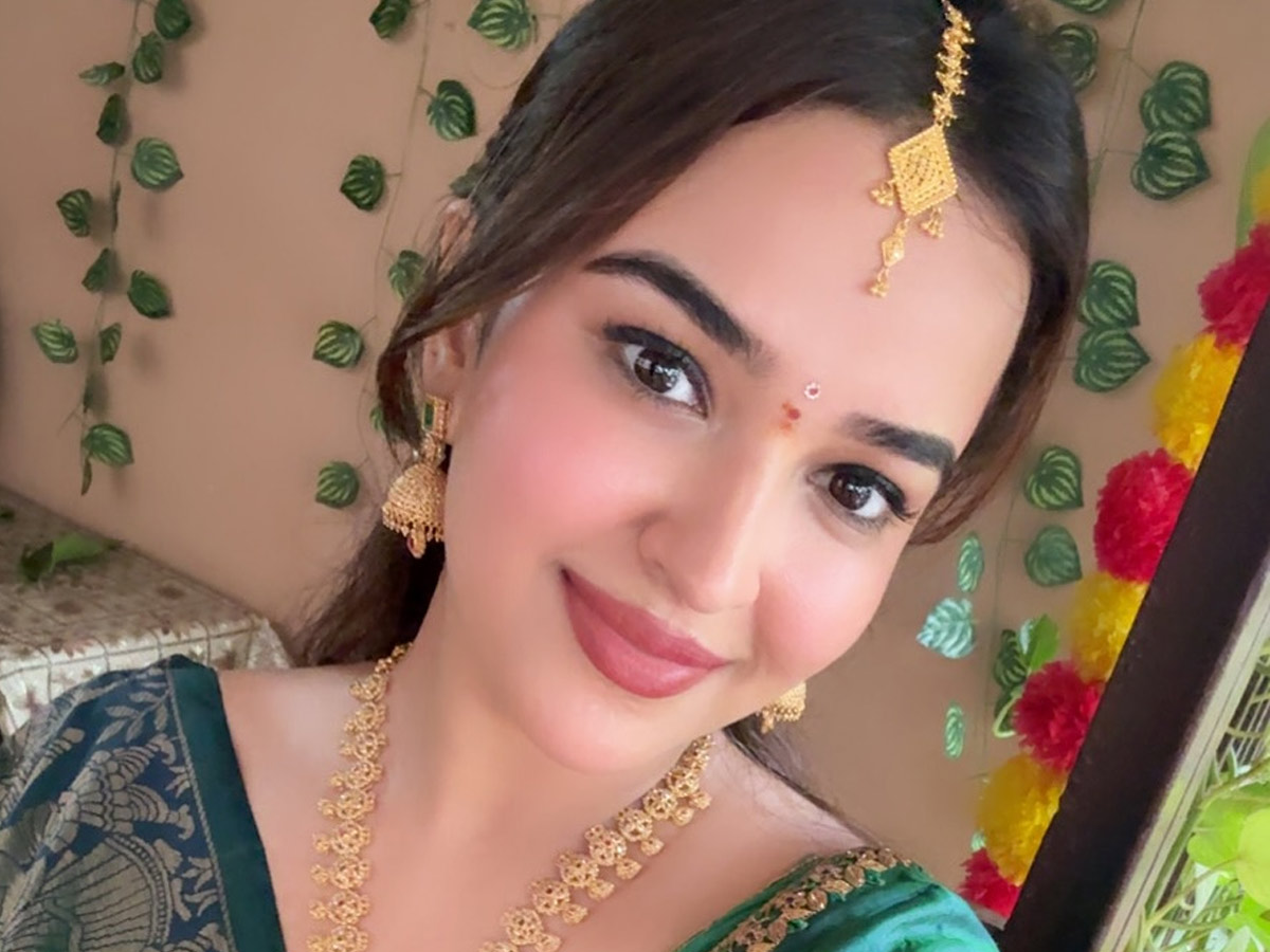 Actress Pujita Ponnada performed Varalakshmi vratham Pooja Photos8