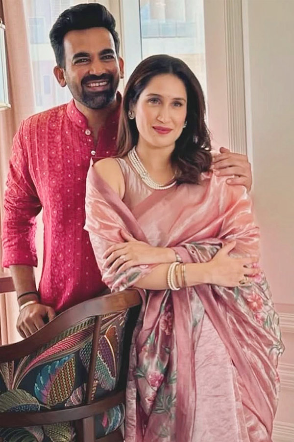 Former Indian cricketer Zaheer Khan wife Sagarika Ghatge IN saree style Photos2