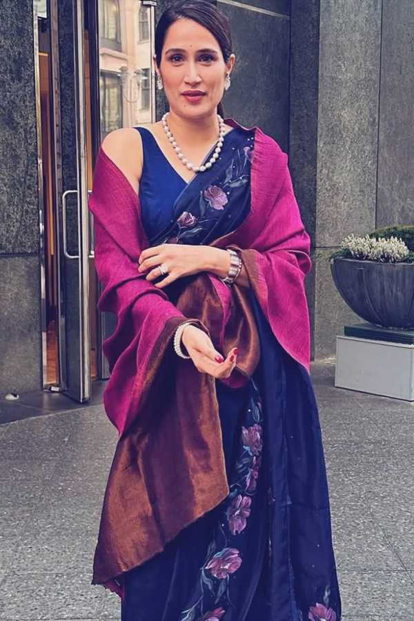 Former Indian cricketer Zaheer Khan wife Sagarika Ghatge IN saree style Photos12